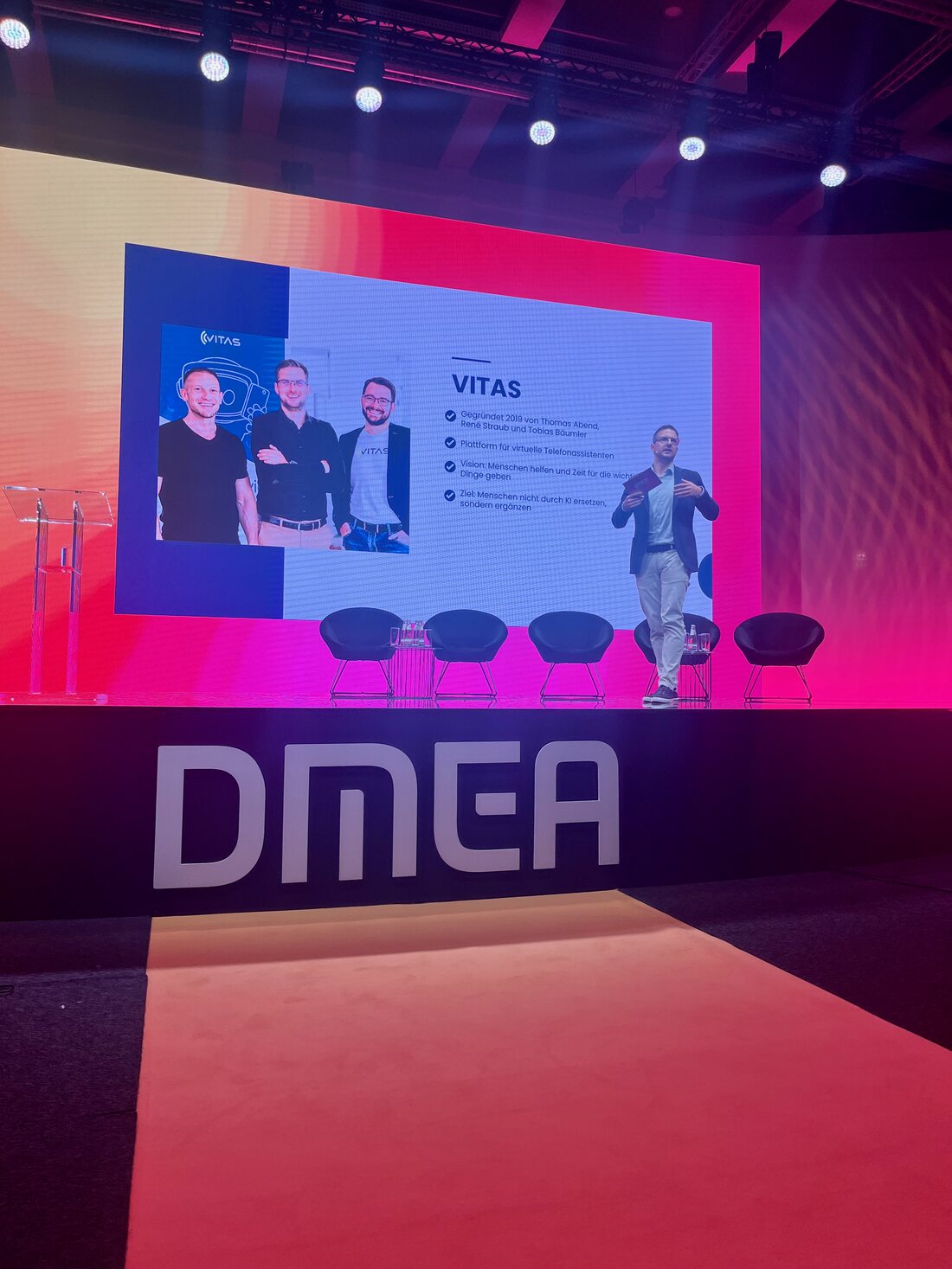 Tobias Bäumler auf der Bühne der DMEA