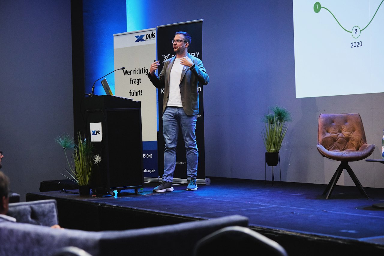 Tobias Bäumler beim Vortrag auf dem puls Unternehmertag